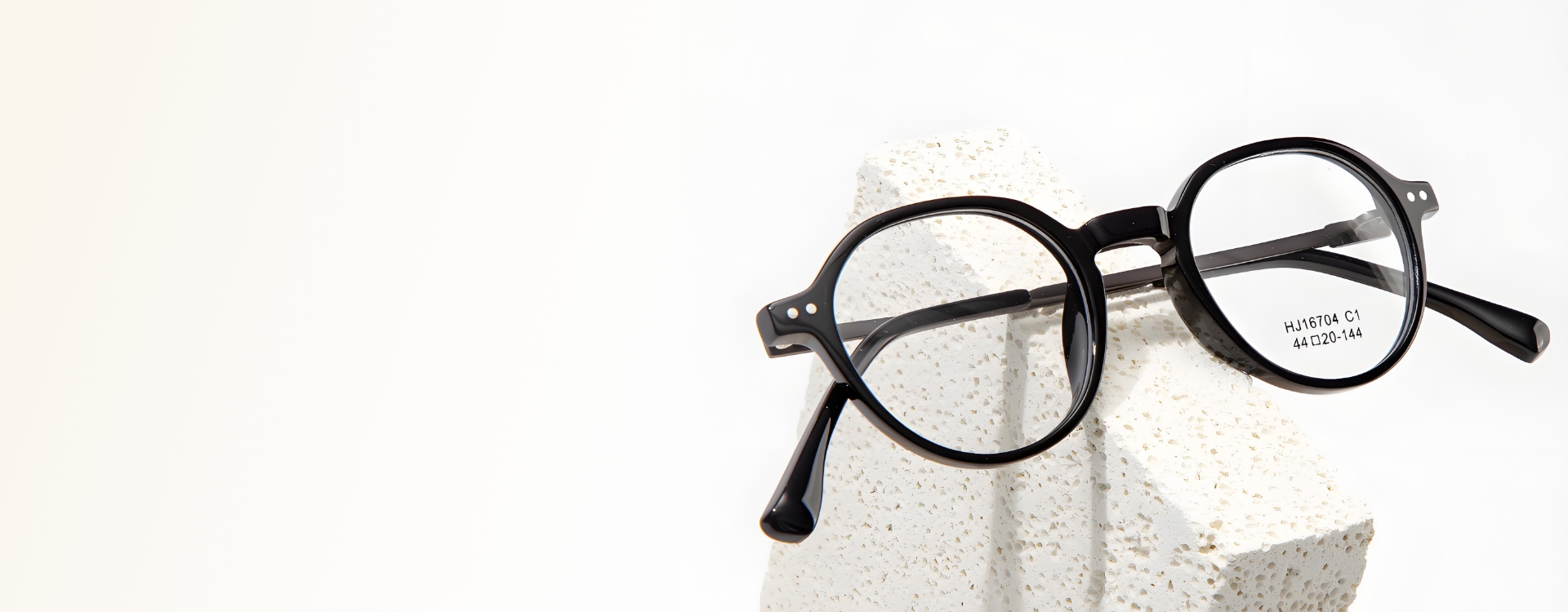 Danyang Pinhui Optics Manufacture Co.,Ltd